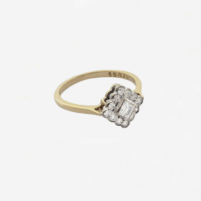 Diamond Cluster Ring in 18ct Gold - Secondhand