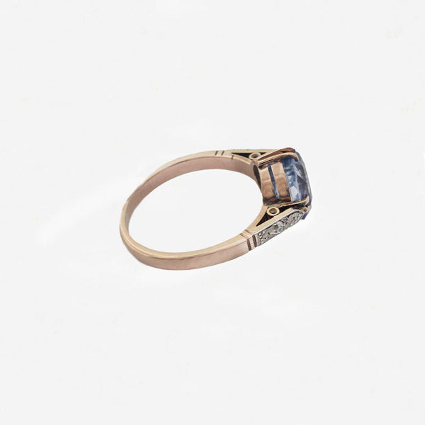 Sapphire Single Stone Ring with Diamond Shoulders in 9ct Gold - Secondhand