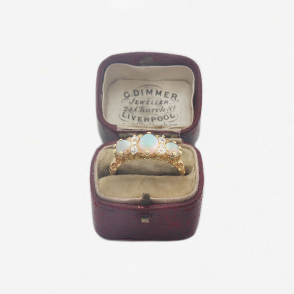 Opal & Diamond Ring in 18ct Gold - Secondhand
