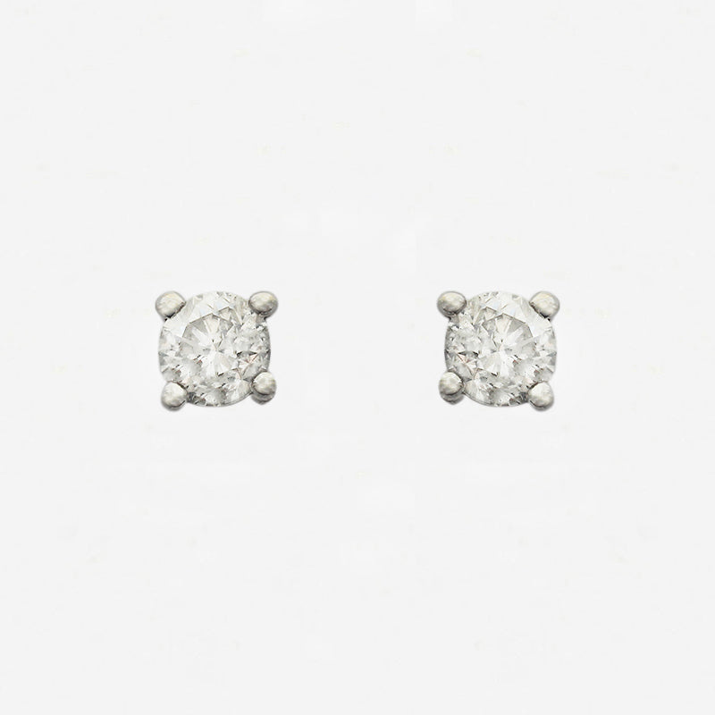 round diamond studs with 4 claws in white gold and a white background