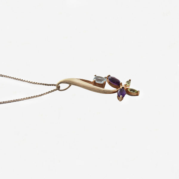 floral semi precious pendant on yellow gold box chain