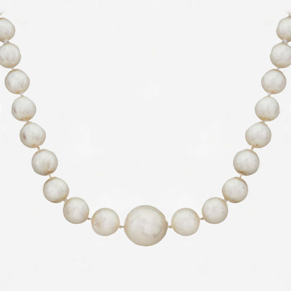 graduating cultured pearls white single row