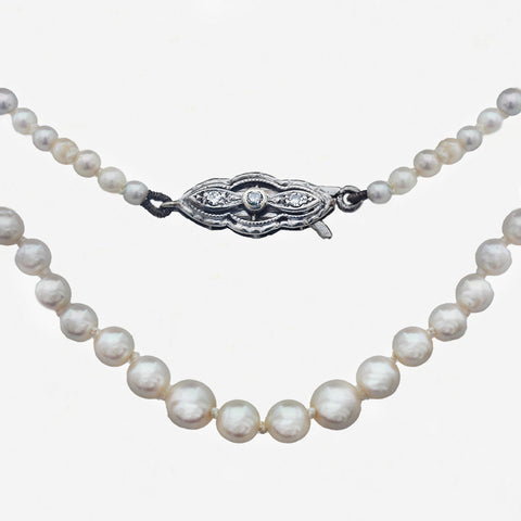 graduated pearls single row necklace with a diamond clasp