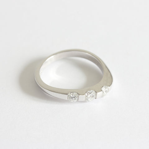 a curved wavy 3 stone diamond modern ring in white gold