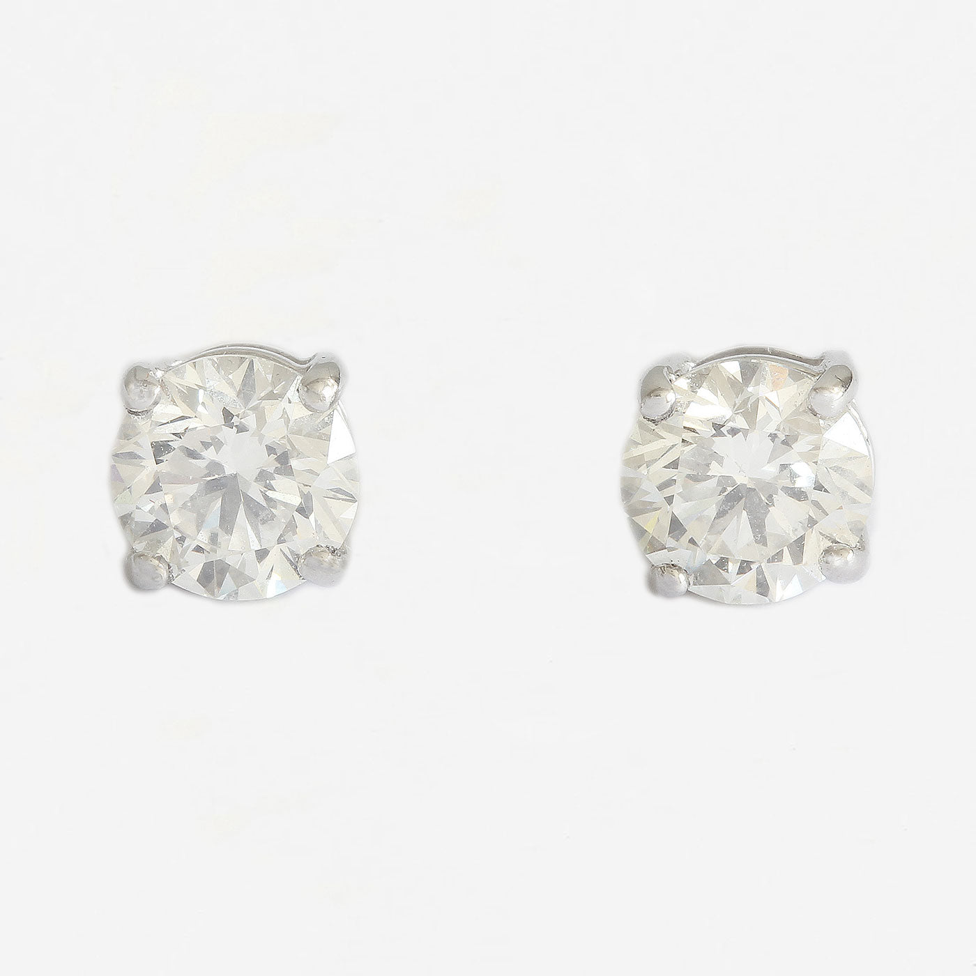 diamond stud earrings white gold
