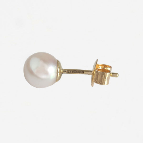 yellow gold pearl stud earrings