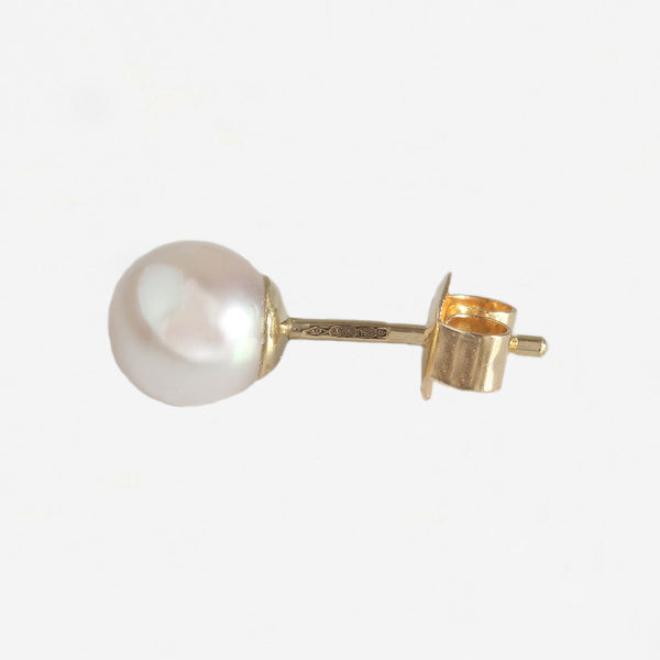 yellow gold pearl stud earrings