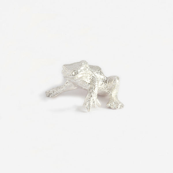a silver detailed small frog figure 