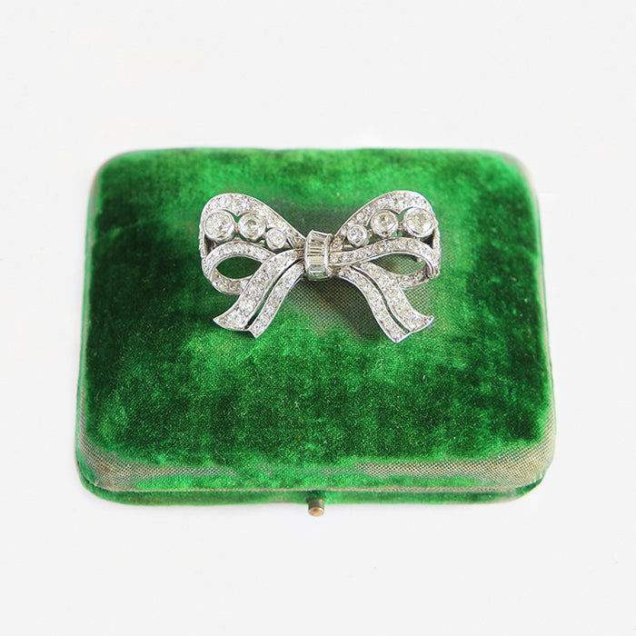 a superb diamond set bow design brooch in white gold antique secondhand