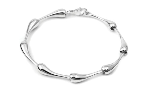 a silver totti bracelet with clasp