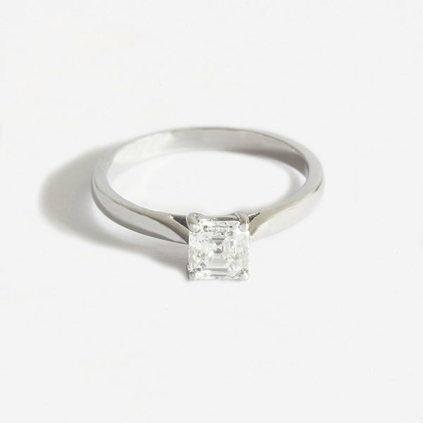 Front view of a solitaire diamond ring in platinum. Diamond is four claw set