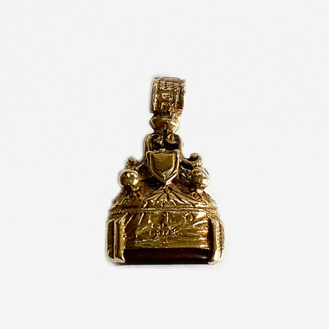 a secondhand gold cornelian seal with engraved decoration