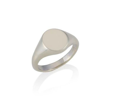 a gold oval signet ring 10.5mm x 8.5mm