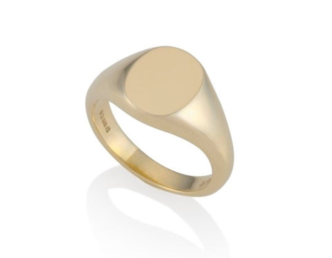 a gold oval signet ring 12.5mm x 11mm