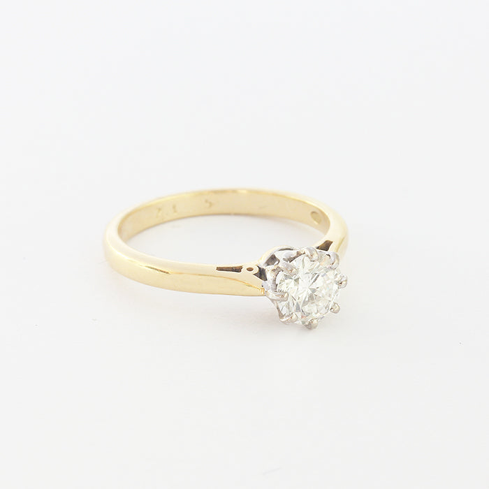a modern brilliant cut diamond solitaire ring with claws and gold band