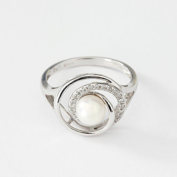 9ct white gold pearl and diamond ring with a swirl design