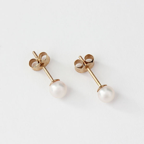 classic white pearl earrings 4.5mm yellow gold